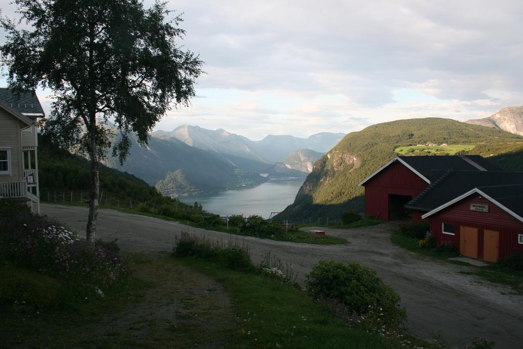 Apartamento Hesthaug Gard Eidsdal Exterior foto